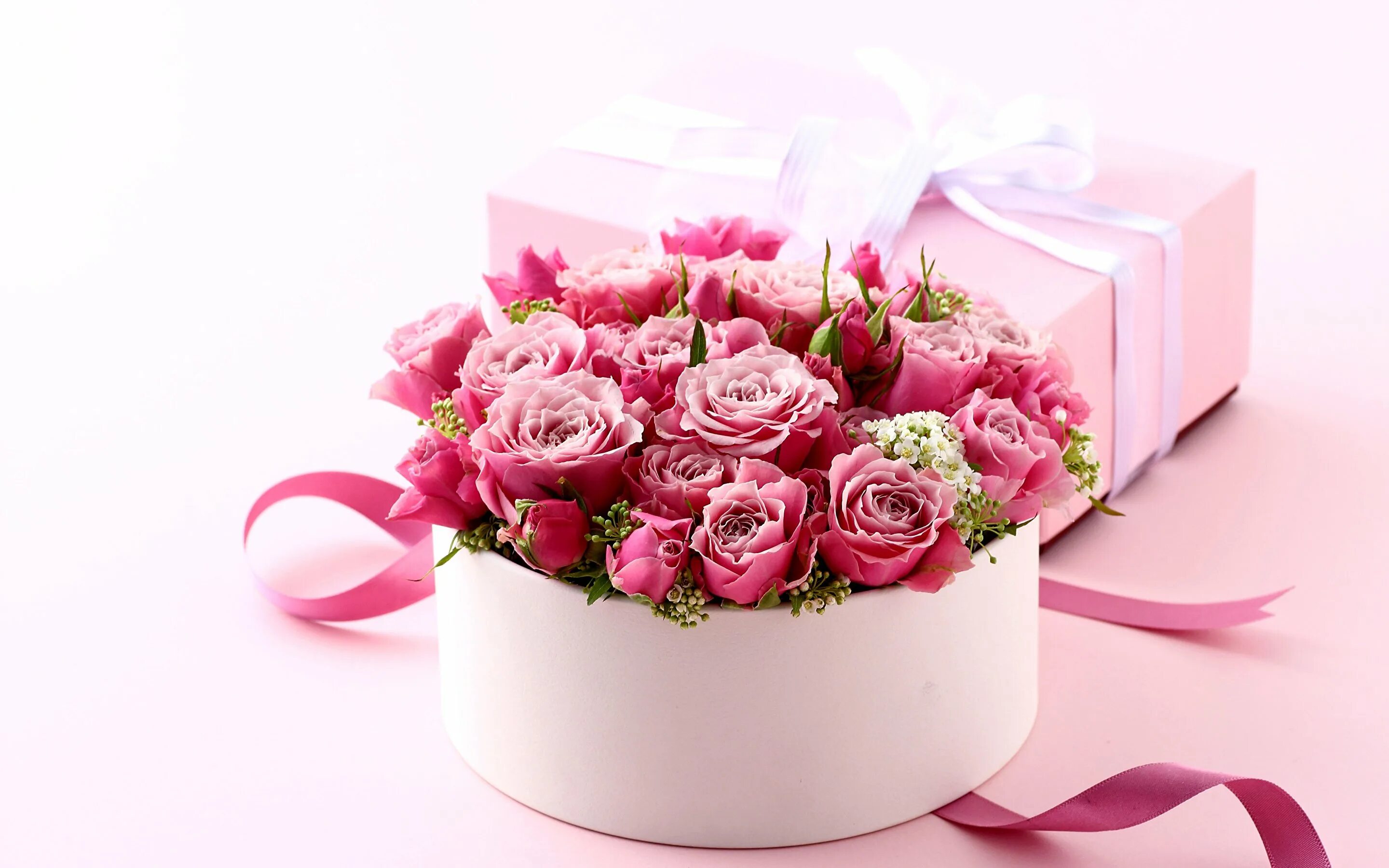 Рождения красивые картинки. С днем рождения цветы. Поздравления с днем рождения цветы. С днём рождения женщине цветы. Открытка в день рождения цветы.