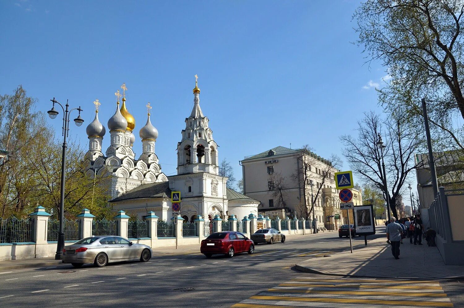 Ул б ордынка. Ордынка улица в Москве. Большая Ордынка Москва. Большая Ордынка достопримечательности. Храм святителя Николая в Пыжах.