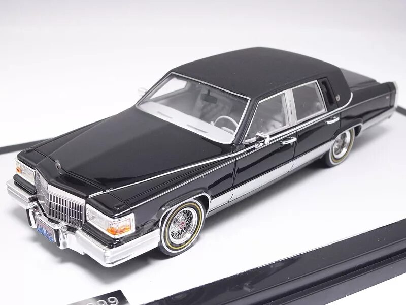 Машина том 1. Cadillac Brougham 1:43. Cadillac Brougham 1 18. Cadillac 1/24. Cadillac Brougham модель игрушечная.