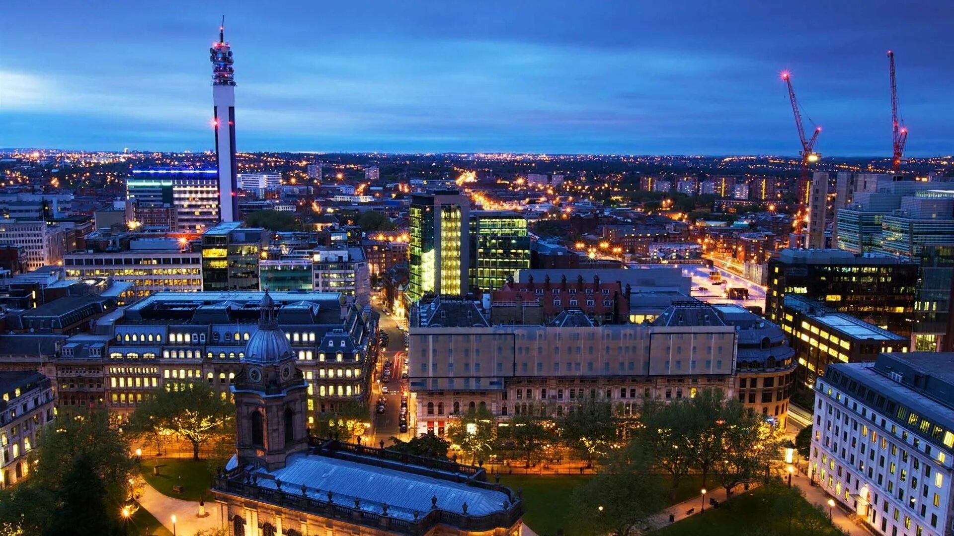 1 британский центр. Район сити в лондоне. Манчестер город в англии. Британский цент. Улицы лондона биг бен.