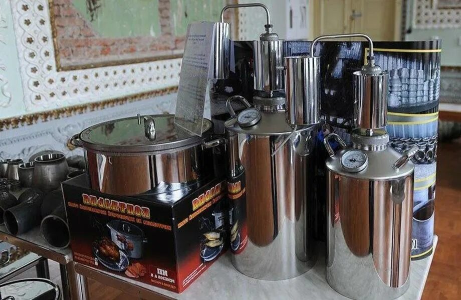 Самогонные аппараты катав. Самогонный аппарат уфимец 12 л. Самогонный аппарат лидер 20 литров. 8а самогонный аппарат. Горилыч самогонный аппарат.