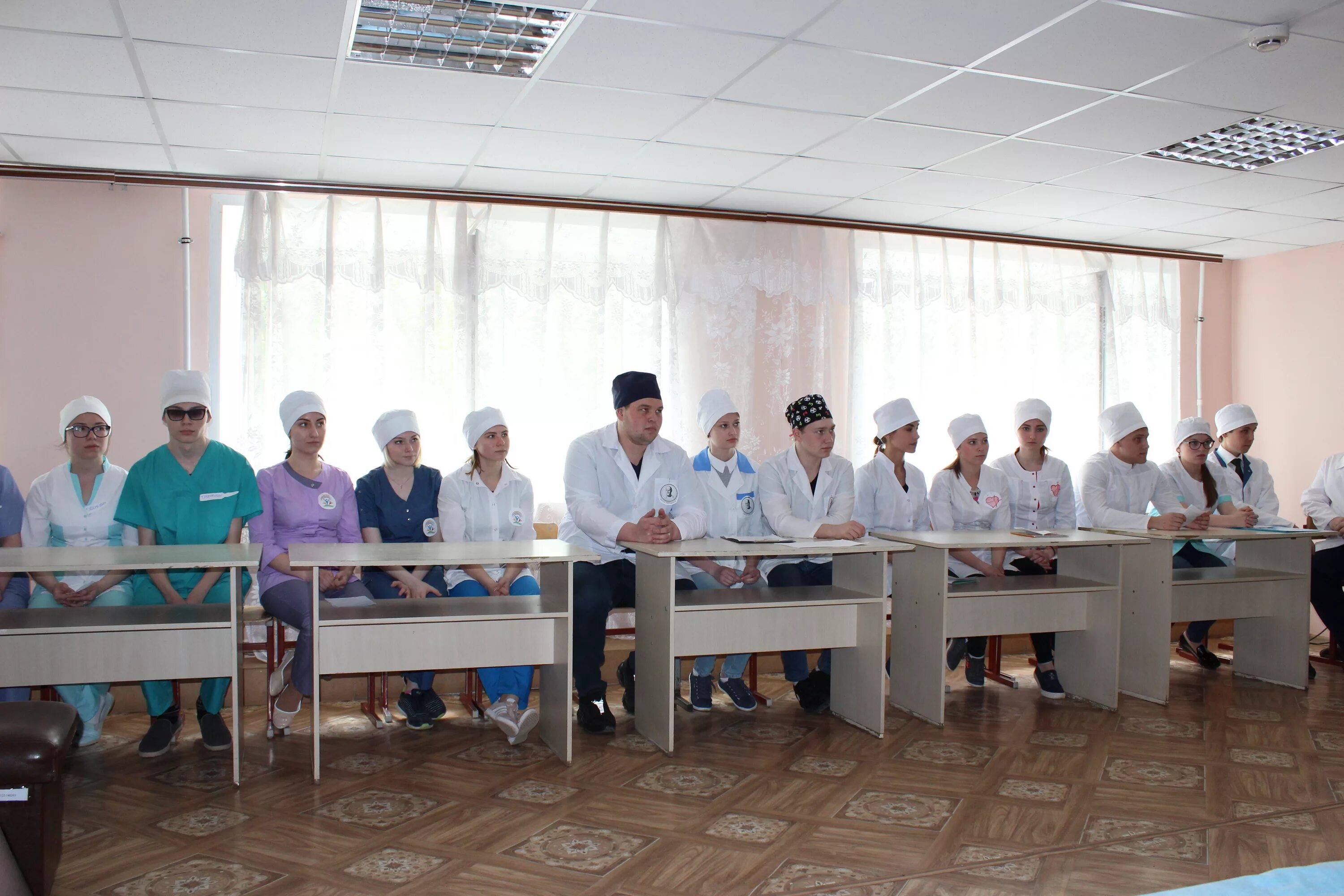 Оомк оренбургский областной медицинский. ООМК Оренбургский областной. ГАПОУ Оренбургский областной медицинский колледж. Медицинский колледж Оренбург Ленинская. ООМК Оренбургский преподаватели.