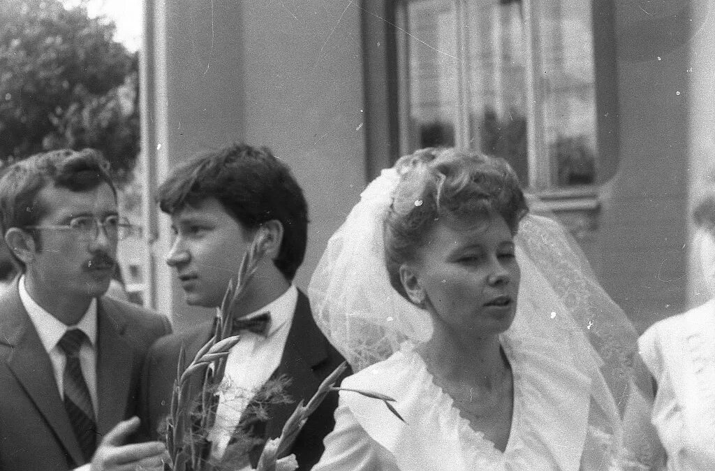 По 1986 год она. Свадьба в 1986 году. По 1986 год она. 1986 год. Выпускники мгиаи 1982 год.