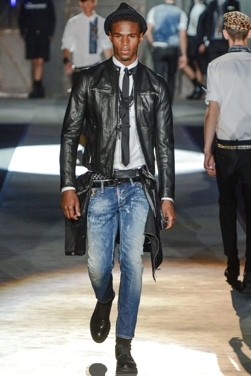 Dsquared одежда. Dsquared2 leather jacket. дискваред 2. дискваред2 одежда. dsquared2 одежда.