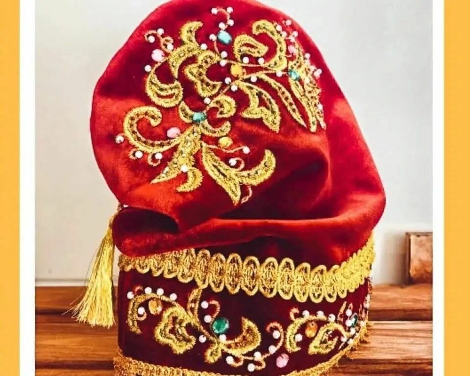 Калфак бизэге. Татарский национальный головной убор калфак. Калфак татарский женский головной убор. Калфак татарский женский головной убор. Татарские национальные калфак.