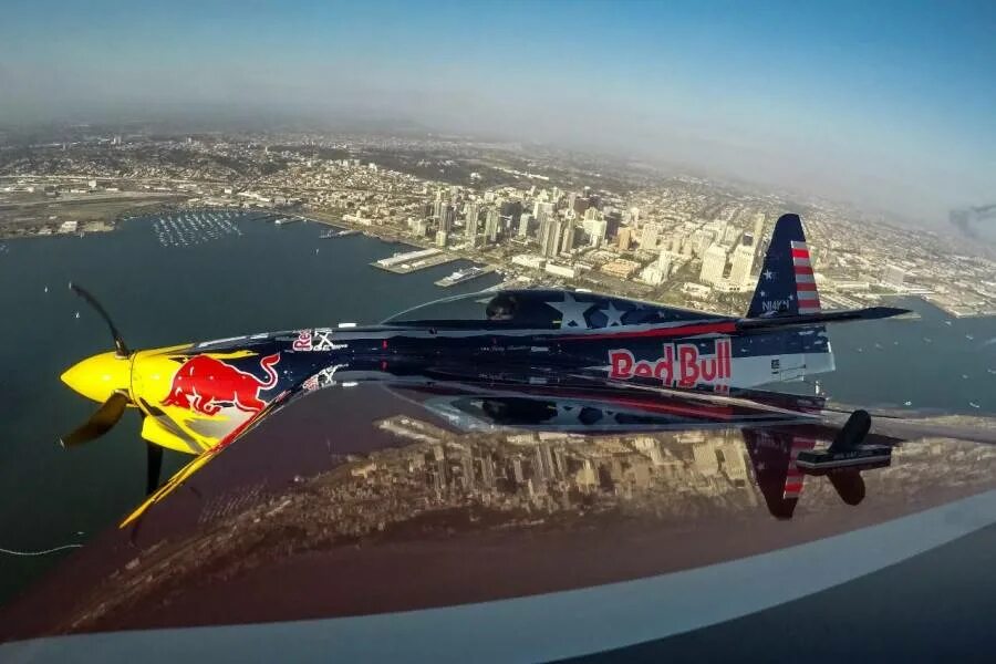 Red bull air race казань. Ред булл аир рейс казань. Bull air race. Bull air race. Ред булл казань.