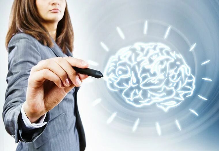 Сосредотачиваться на главном. Сосредотачиваться на главном. Офисный работник. Человек отвлекается. Внимание человека.