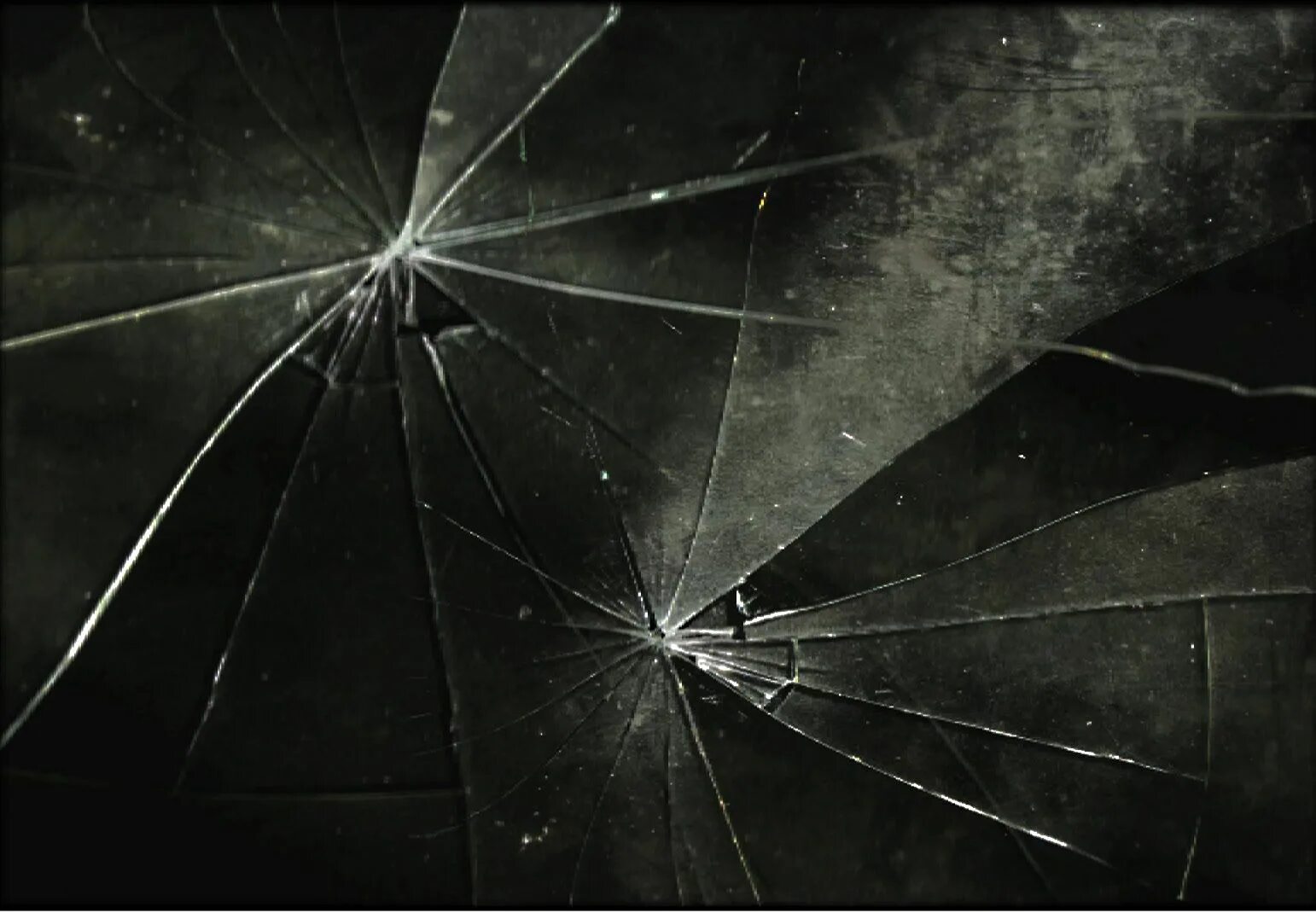 Треснутое стекло. Разбитое зеркало. Эффект разбитого стекла. Текстура разбитого стекла. Трещина на зеркале