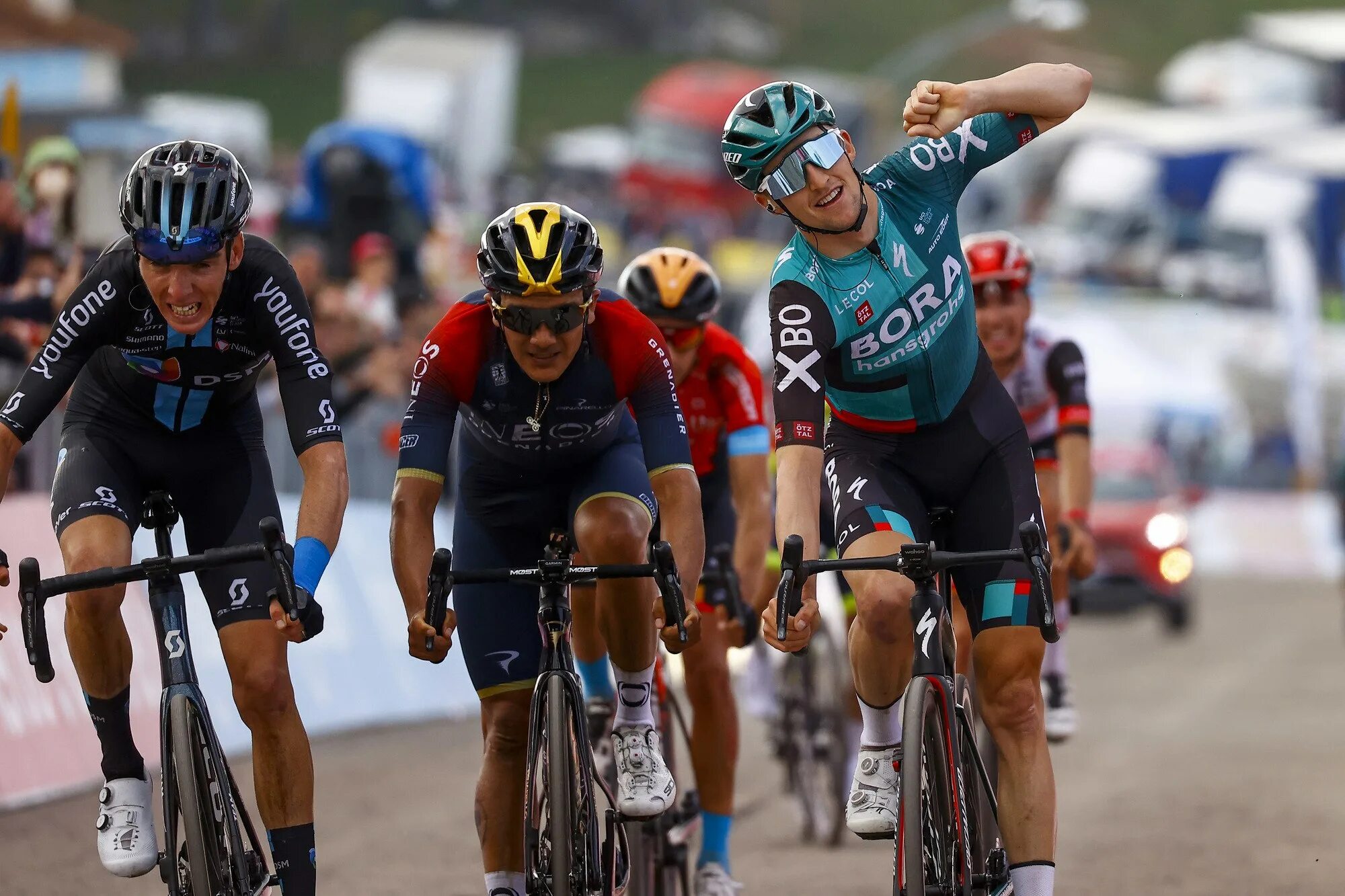 Джиро де италия 2024 велогонка картинки. Bora hansgrohe. Джиро д'италия 2024 фото. Джиро д'италия giro d'italia. Велоспорт фотофиниш.
