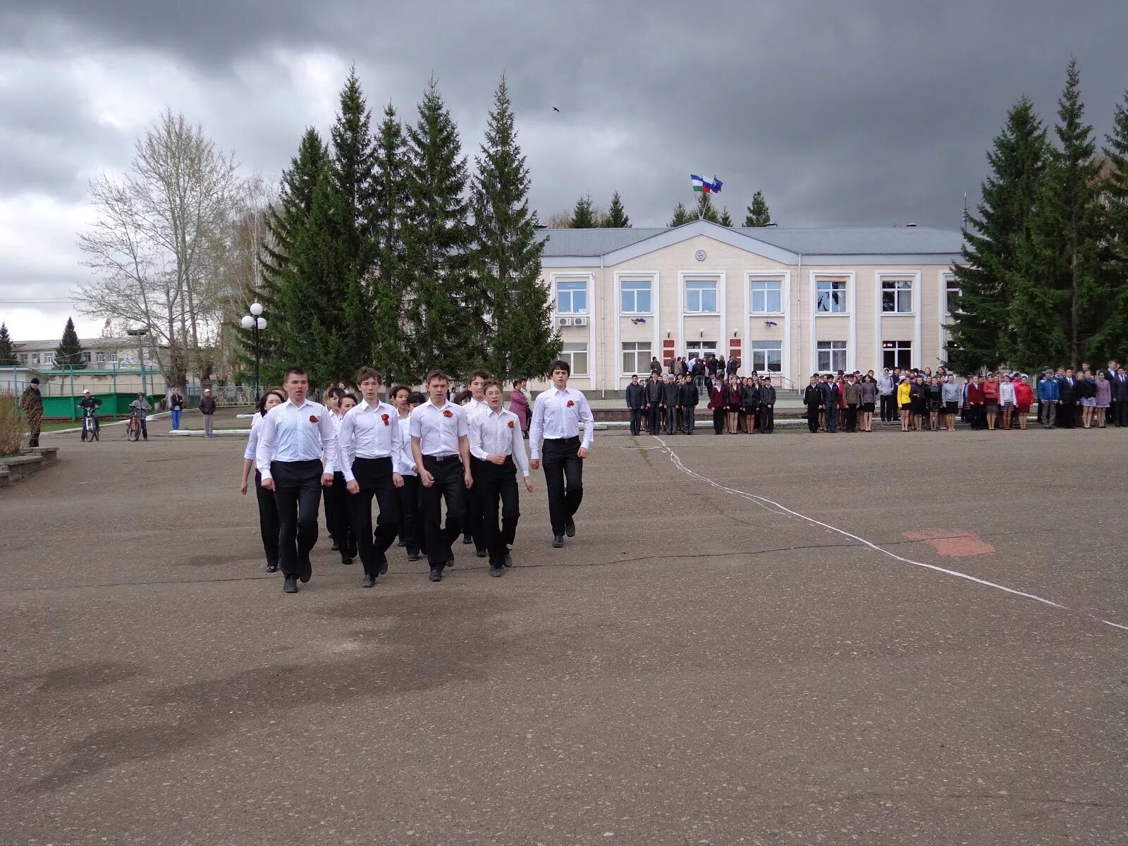 Погода алегазово мечетлинский. Алегазово Мечетлинский район. Аэропорт Большеустьикинское. Деревня Кызылбаево Мечетлинский район. Большеустьикинское школа.