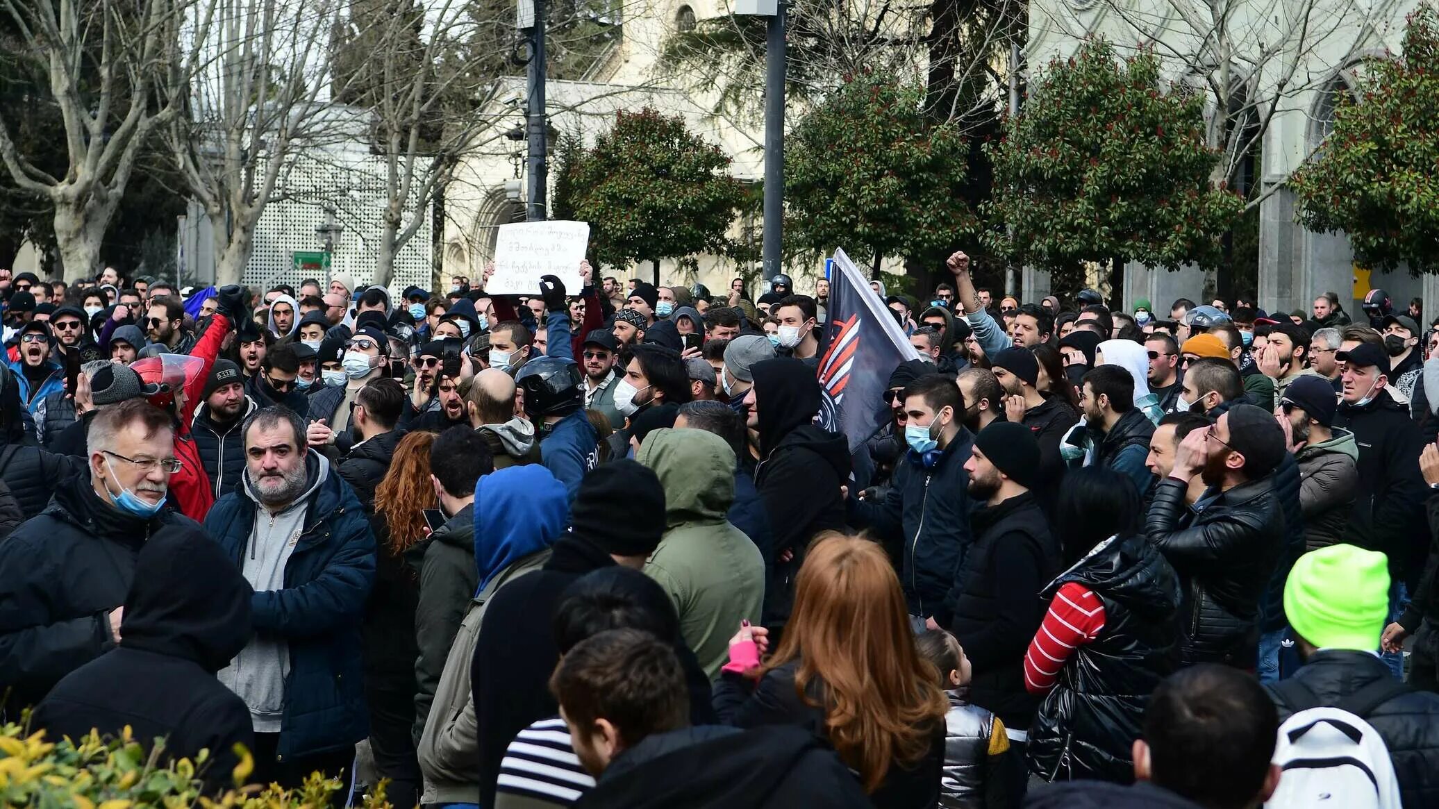 Новости часа грузии. Протесты в грузии сейчас. митинг. жители грузии. протесты в грузии 2025.