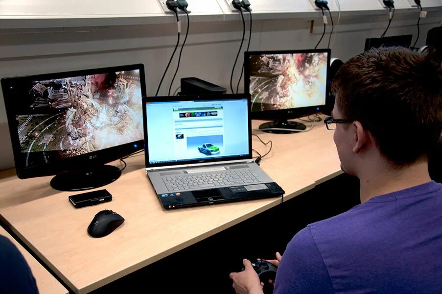 John play computer game. Моджамбо игра компьютер. john never to play computer games.. munich computer games.