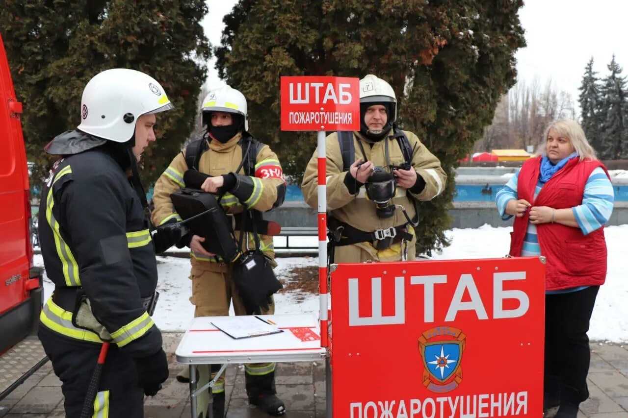 Организация службы пожаротушения. Штаб пожаротушения. Стол штаба пожаротушения. Оперативный штаб на пожаре. Стол оперативного штаба пожаротушения.