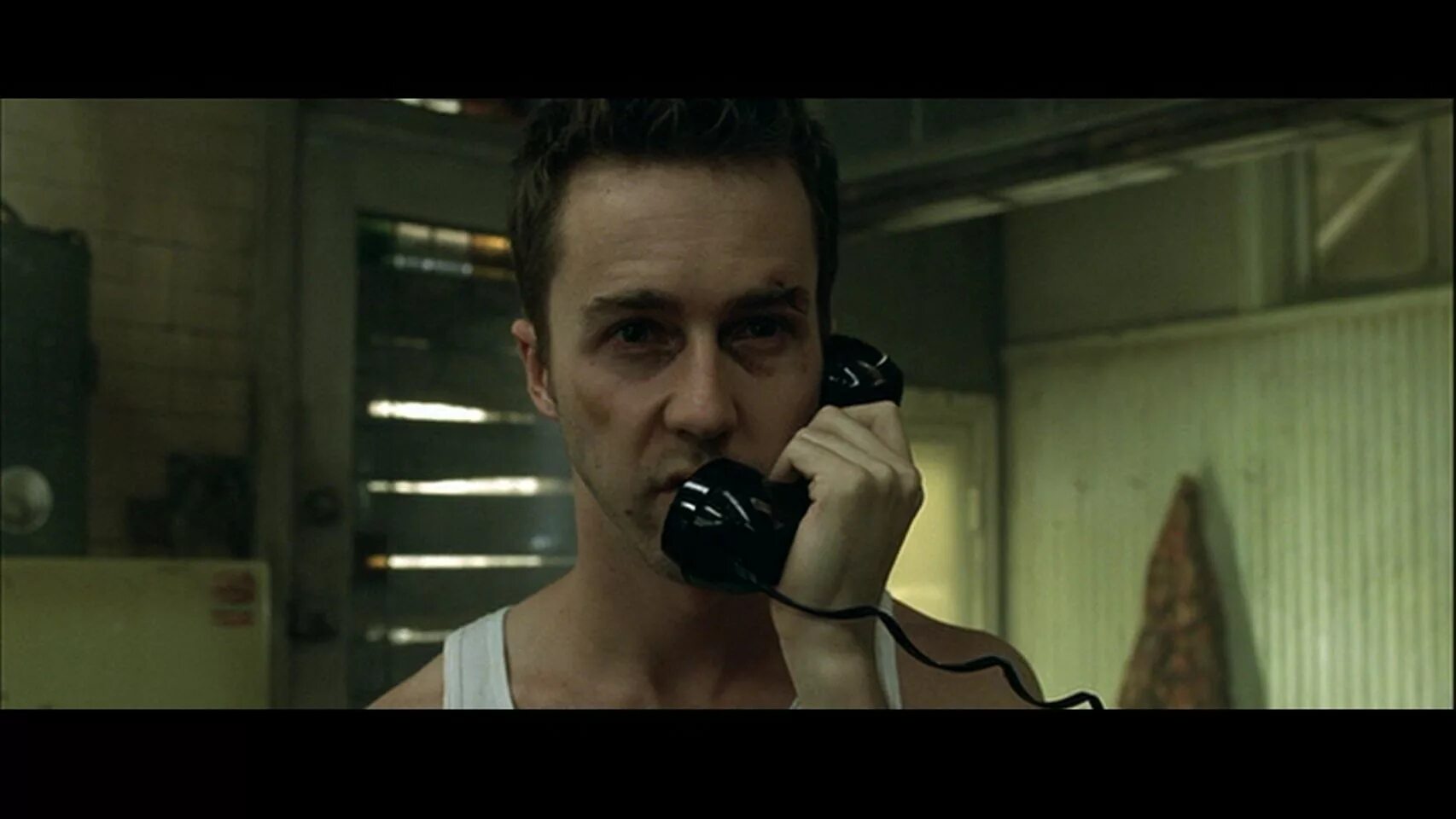 боб бойцовский клуб. эдриан нортон бойцовский клуб. эдвард нортон зеленые глаза. тайлер дёрден. бойцовский клуб фильм 1999.