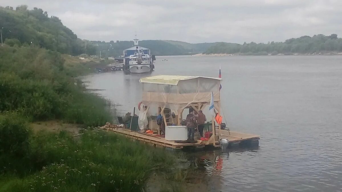 Паром плот. Сплав на плоту по оке. переправа на плоту. плот астрахань. плот на оке.