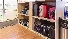 Собранные чемоданы с вещами. Luggage storage. Чемодан в комнате. Камера хранения багажа в гостинице. Luggage room в отеле.