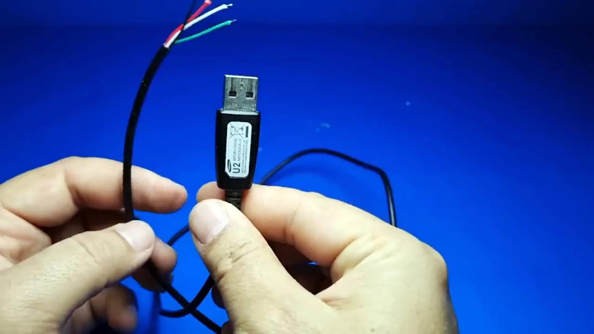 Подключить камеру к мобильному телефону. Камера от смартфона к USB. Подключение камеры ноутбука к USB. Трекер подключаемый к телефону. Подключение камеры ноутбука к телефону.