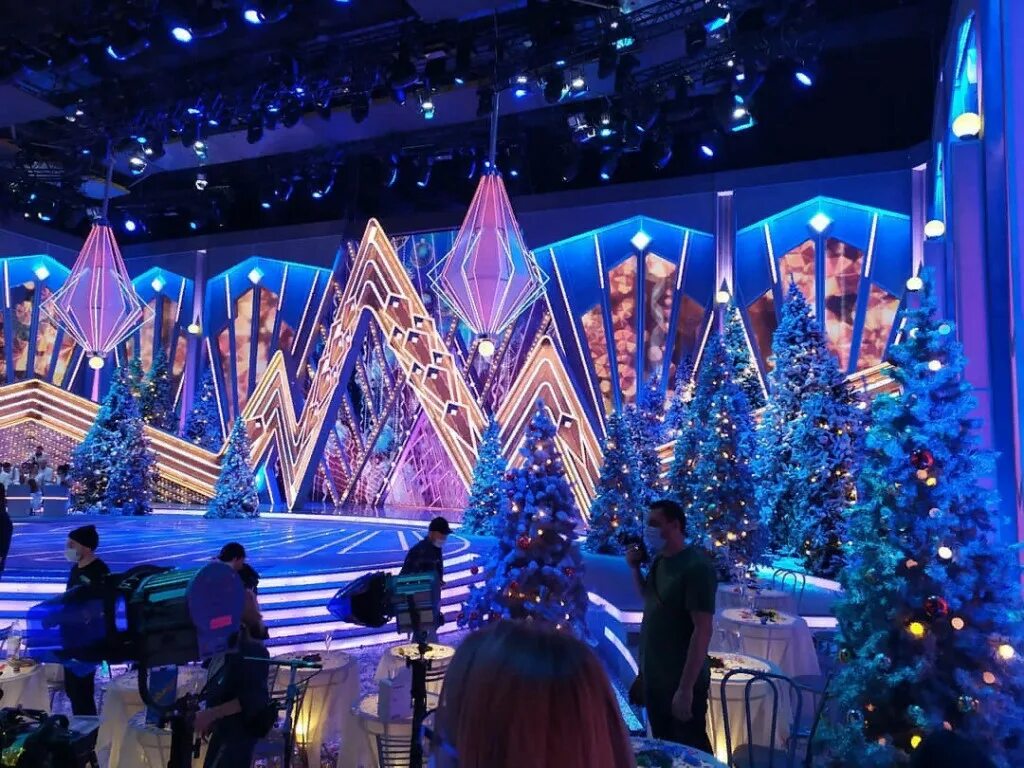 голубой огонек 2023 наталья медведева. 01. валерий леонтьев голубой огонек. николай басков голубой огонек 2022. зеленский галкин голубой огонек.