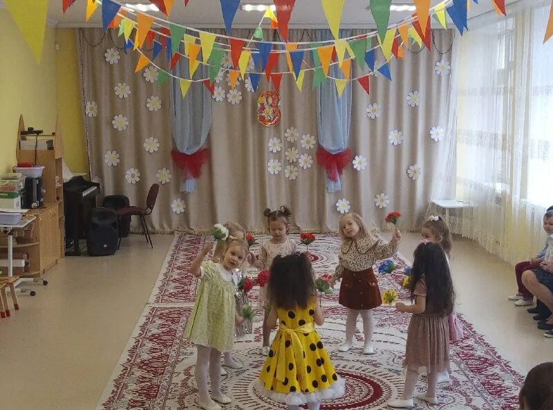 новогодний утренник группы солнышко в детском саду. саракташ садик солнышко. детский утренник солнышко. праздники в детском саду. новый год в садике солнышко.