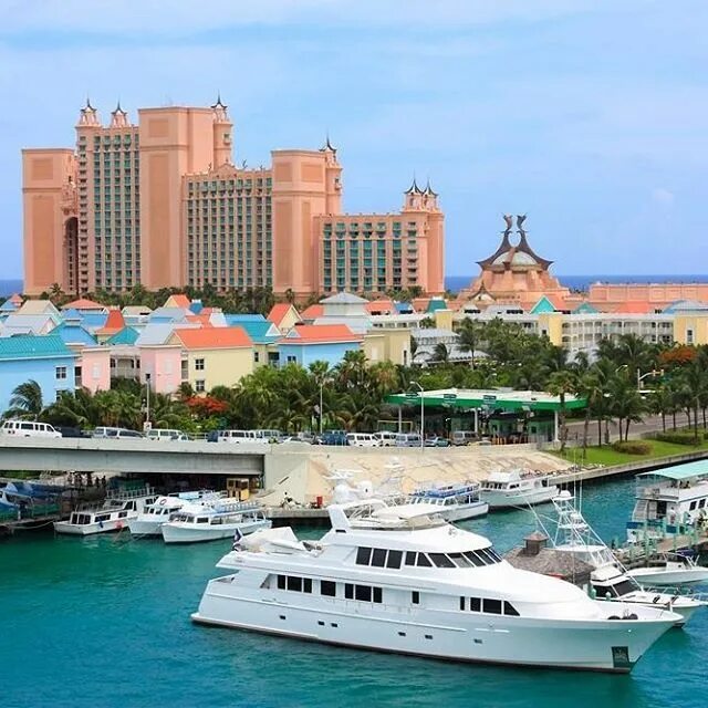 Нассау столица какого государства. Нассау (Багамские острова). Багамы Нассау. Нассау Багамские острова порт. Atlantis Paradise Island Багамские острова.