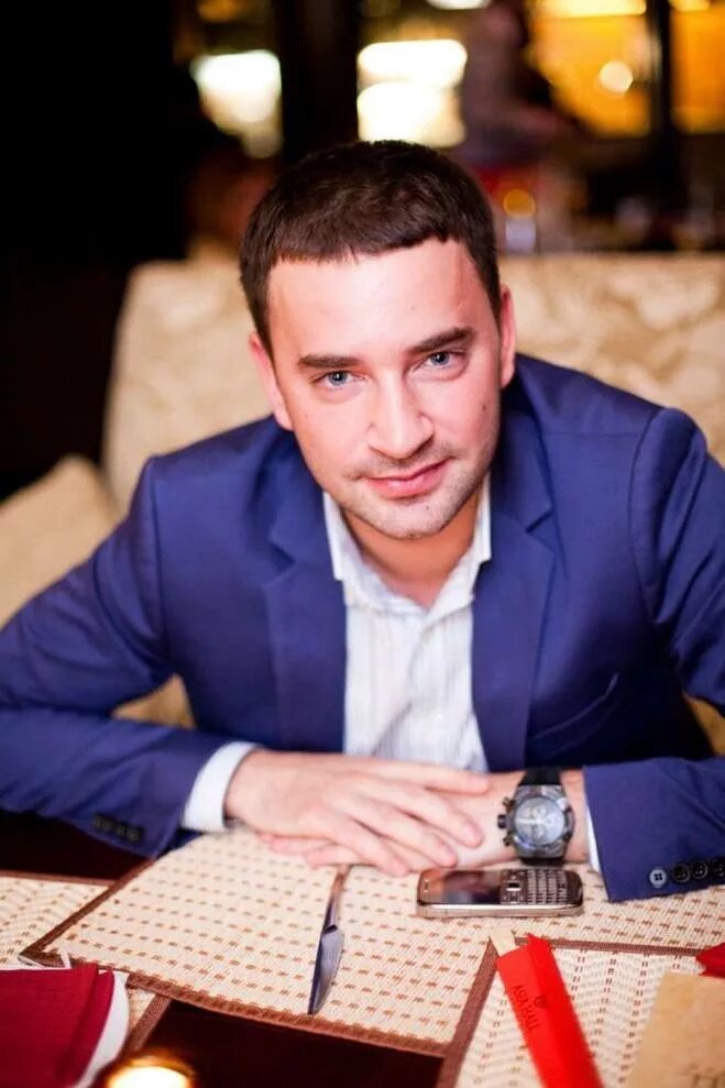 Ведущий пусть говорят дмитрий борисов. Александр беляев ведущий прогноза погоды. Где сейчас бывший ведущий программы. Дмитрий борисов саратов 35 лет. Борис корчевников.