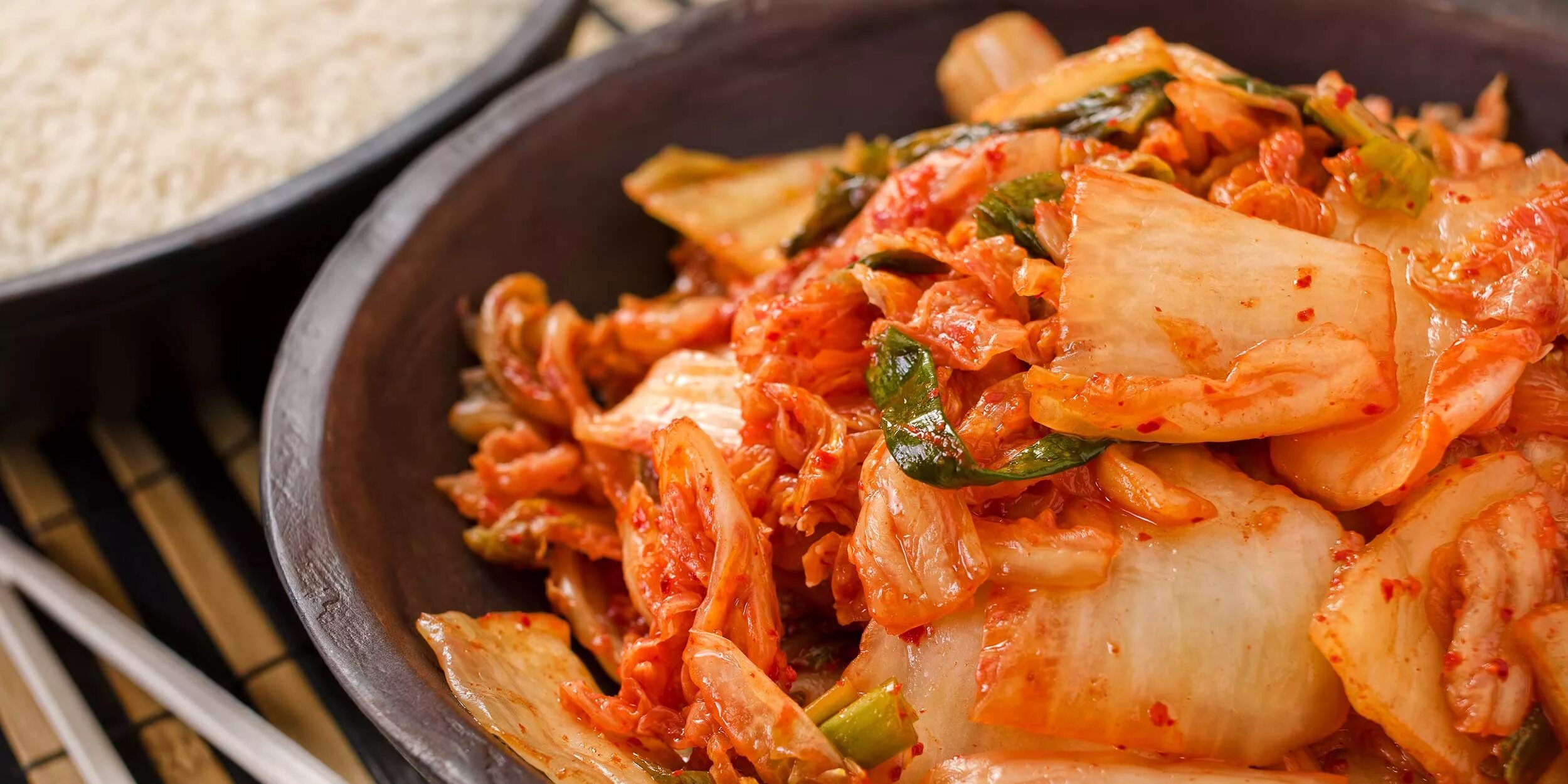 Приготовление мяса по корейски. Кимчи (острая корейская капуста). Кимчи Кайман. Кимчхи корейская кухня. Квашеная капуста кимчи.
