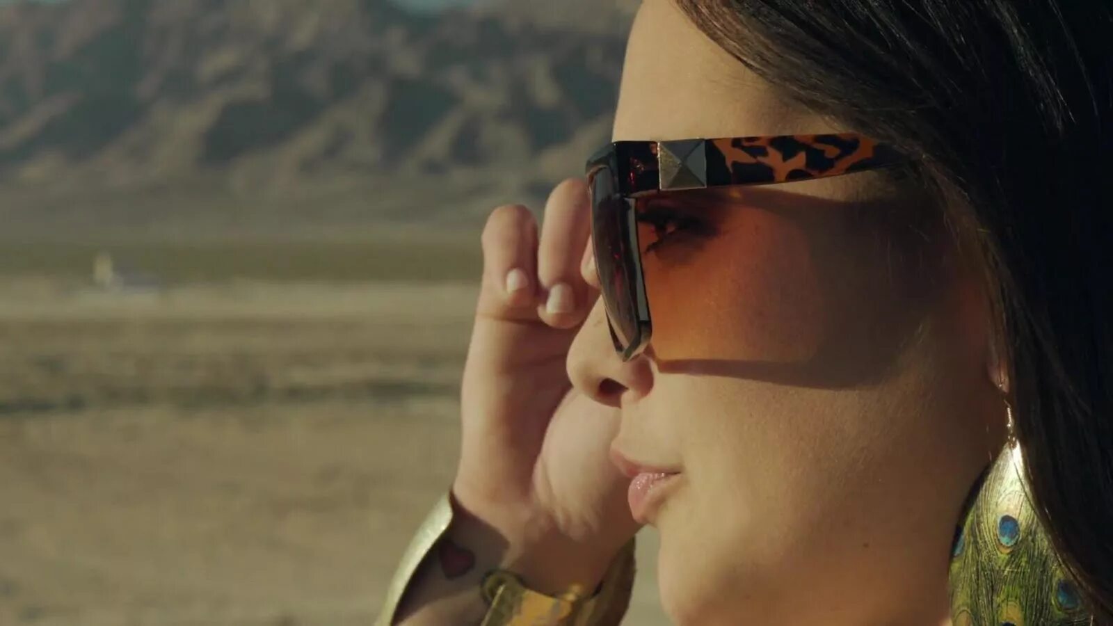 Pitbull ft marc anthony. Девушка из клипа rain over me. Pitbull ft marc anthony. Pitbull rain over me картинки. Pitbull marc anthony rain over me.