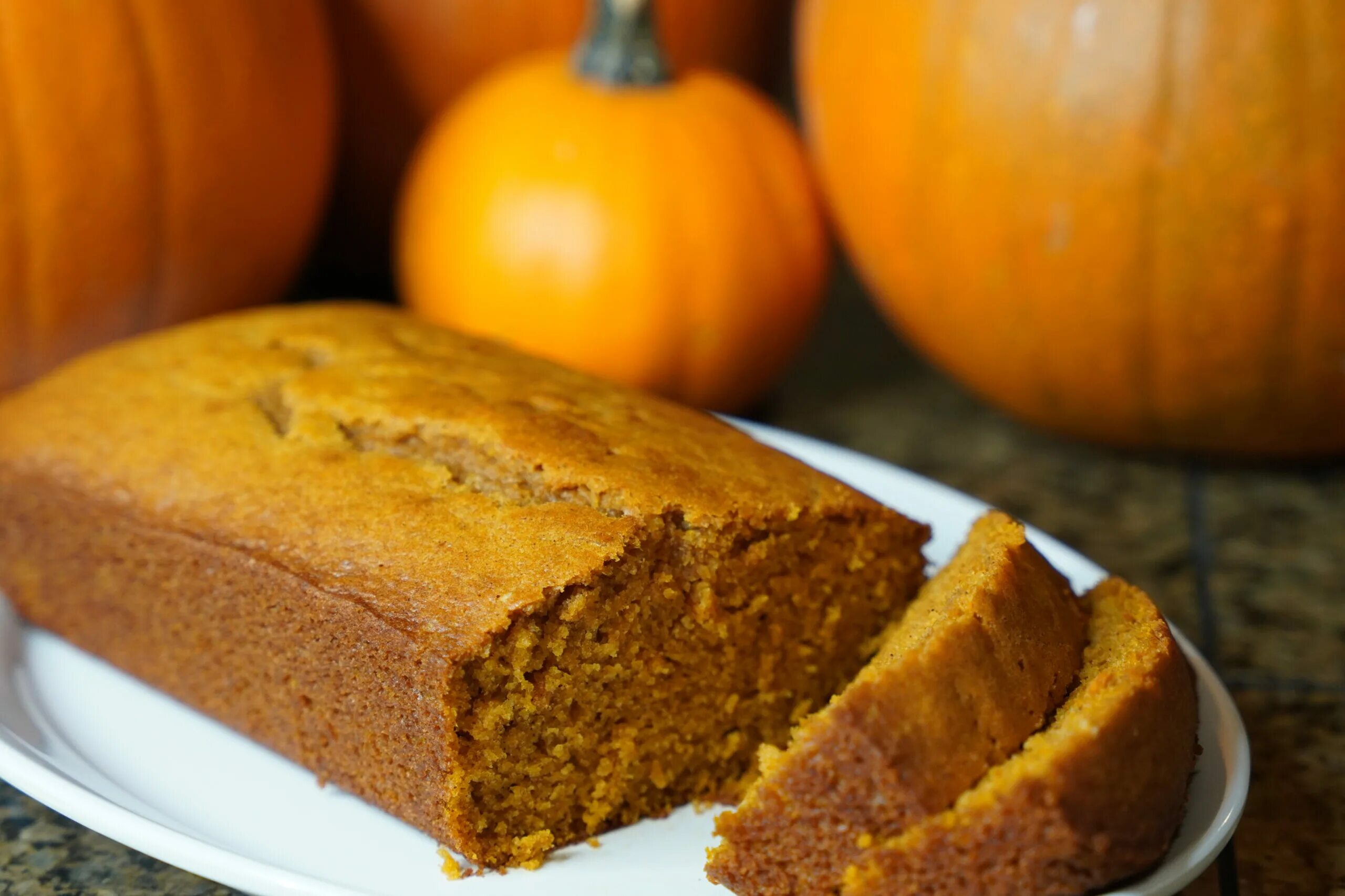 Хлеб из тыквы. Pumpkin bread. хлеб с тыквой и яблоками. тыква с хлебными палочками. 5) pumpkin bread.