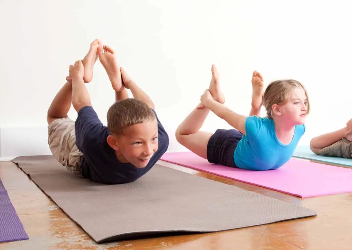 Упражнения для детей 7 лет. Йога для детей. Упражнения йоги для детей. Пилатес для детей. Гимнастические упражнения для детей.