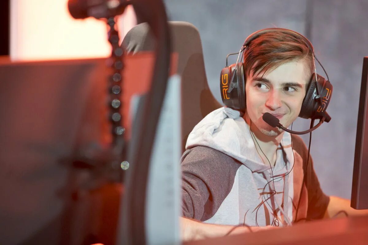 Raisy quake. Clawz apex. Clawz quake. Clawz apex. Apex legends clawz.