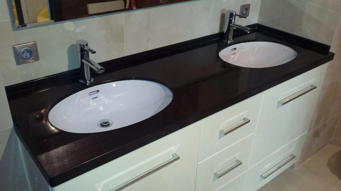 Тумба со столешницей из искусственного камня. Ванная раковина со столешницей. Тумба sme 140 с раковиной из камня corian белая керамика. Тумба под раковину misty скай 100 напольная со столешницей. Тумба со столешницей из искусственного камня.