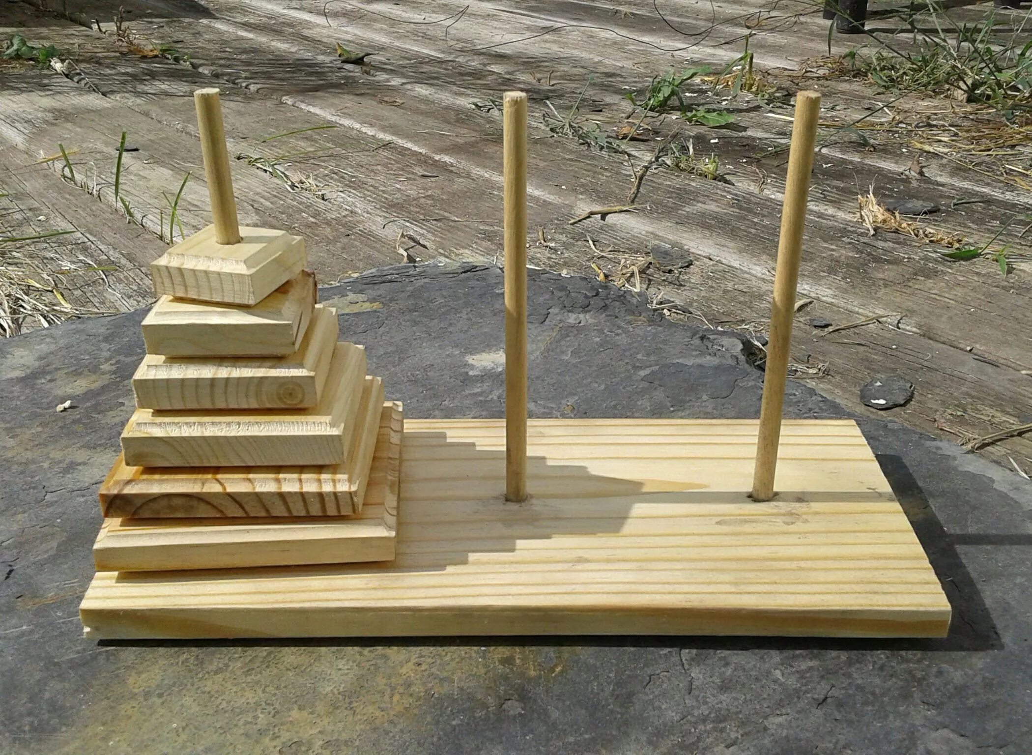Игра ханойская башня. Ханойская пирамида. Ханойская башня Легенда. Головоломка «Ханойская башня». Игры из деревянных изделий.