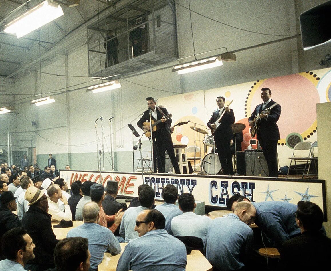 Cash folsom. Johnny cash - at folsom prison (1968). At folsom prison джонни кэш. At folsom prison джонни кэш. Johnny cash folsom prison blues.