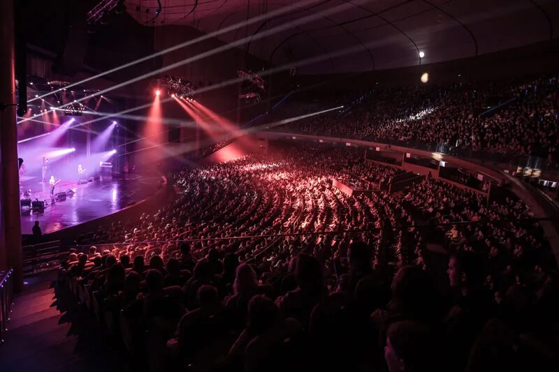 Crocus city hall концерт пикник. Гранд партер в Крокус Сити. Крокус Сити Холл танцевальный партер. Крокус Сити Холл амфитеатр. Крокус Сити Холл зал.