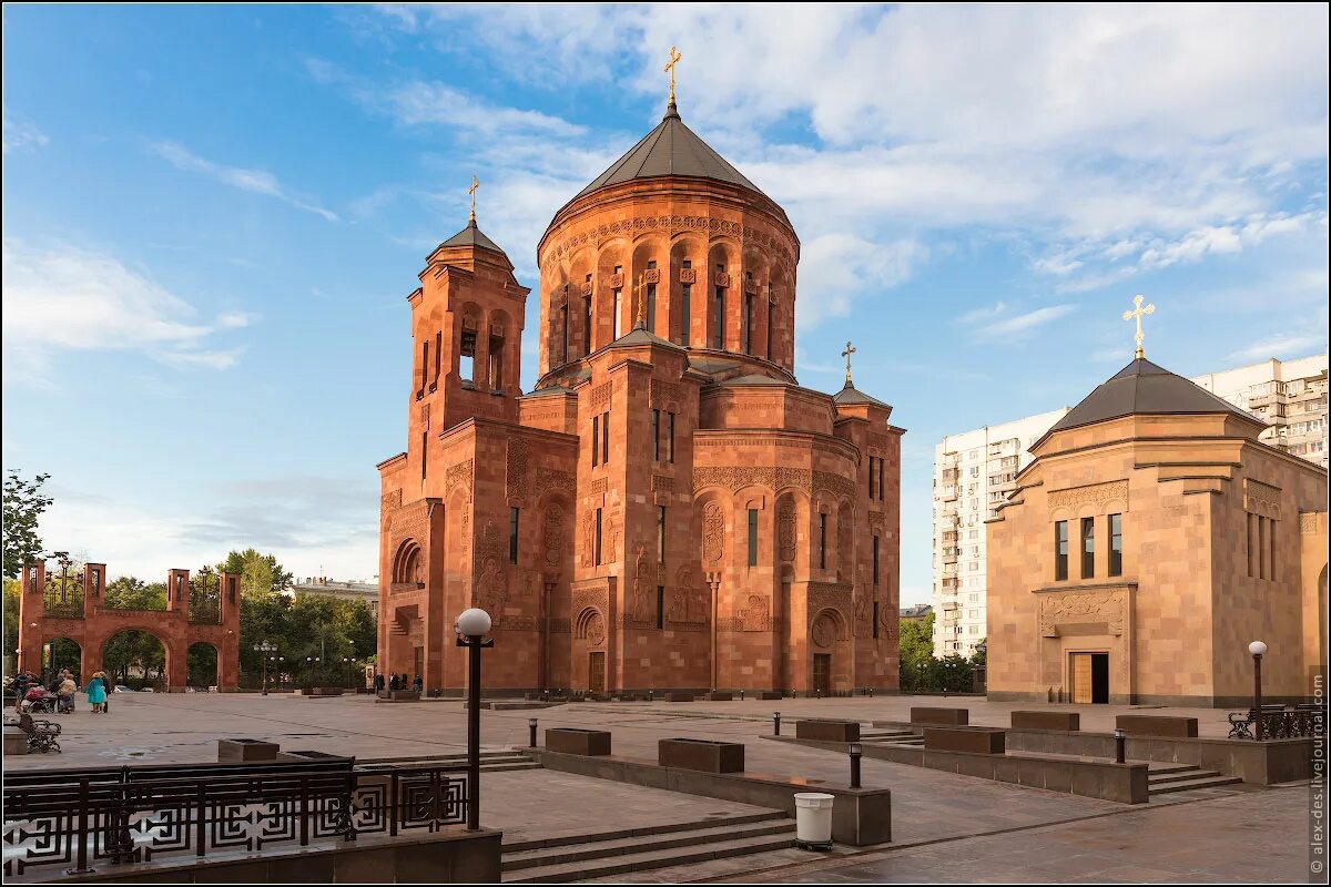 Армянский храмовый комплекс Москва. Армянская Апостольская Церковь в Москве. Кафедральный храм ААЦ В Москве. Можно ли в армянскую церковь