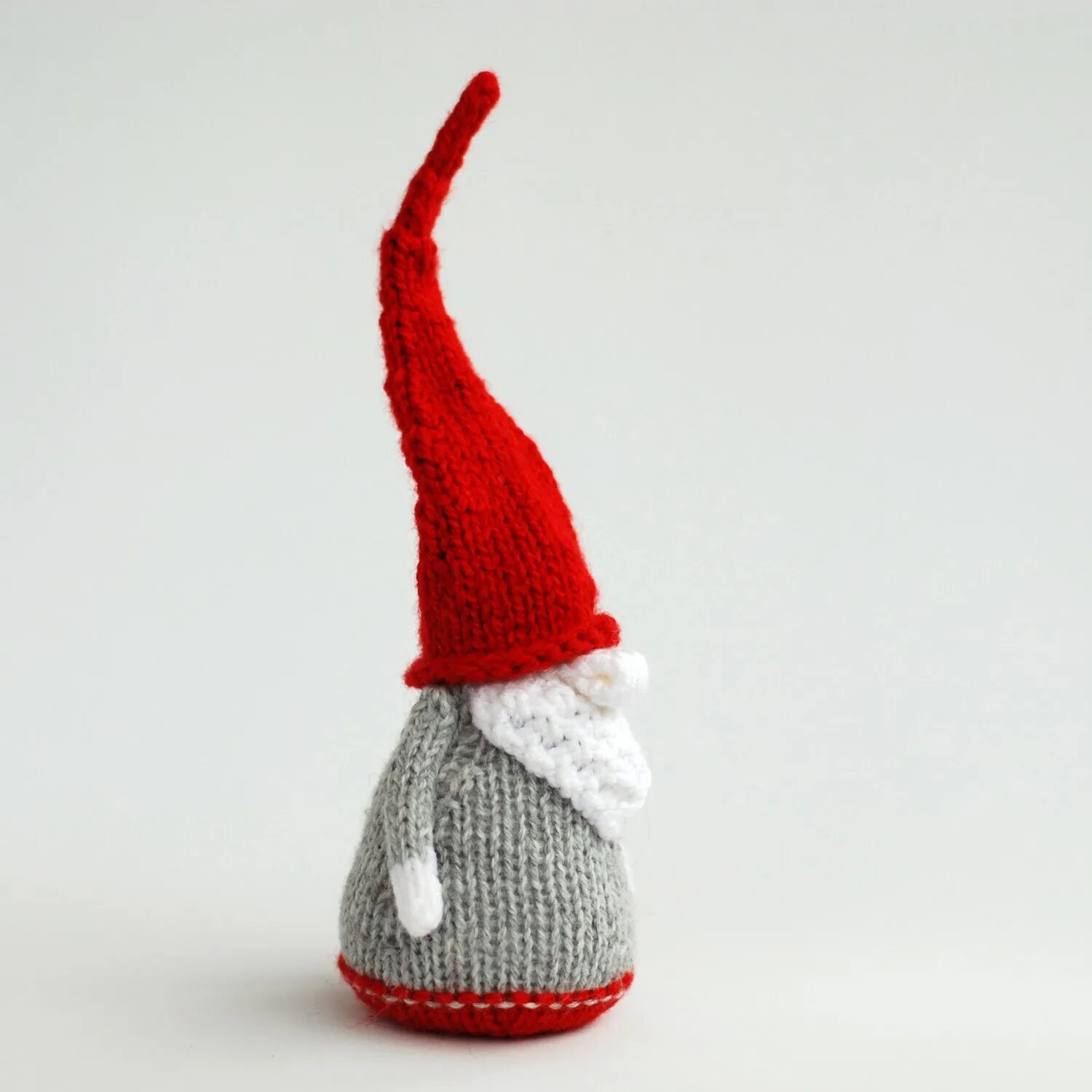 Елочная игрушка гномик своими руками. Сделать самим гномика. Гномик из носка. Новогодние гномы своими руками. Скандинавский гном домовой.