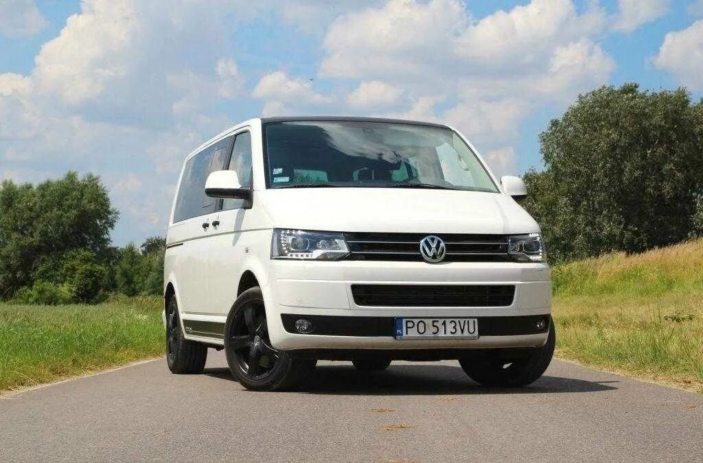 Vw caravelle t5. Volkswagen Caravelle t5 White. Фольксваген Каравелла т5 пассажирский. Фольксваген Транспортер Каравелла Мультивен.