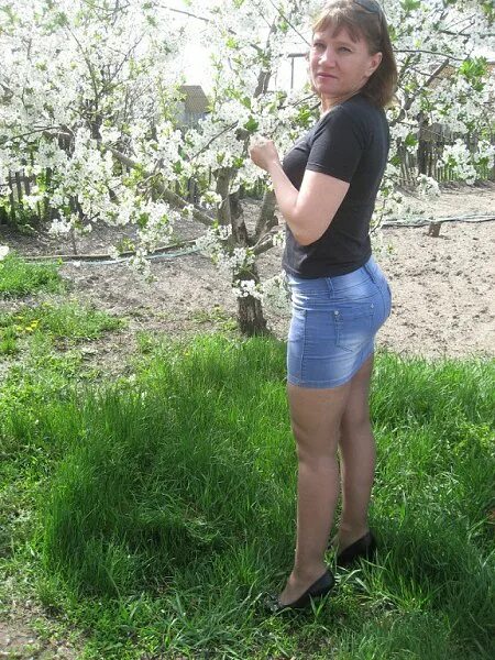 Хочу познакомиться с деревней девушками. Хочу познакомиться с деревней девушками. Деревенские девушки знакомится. Обычные сельские девушки. Незамужние женщины деревенские.