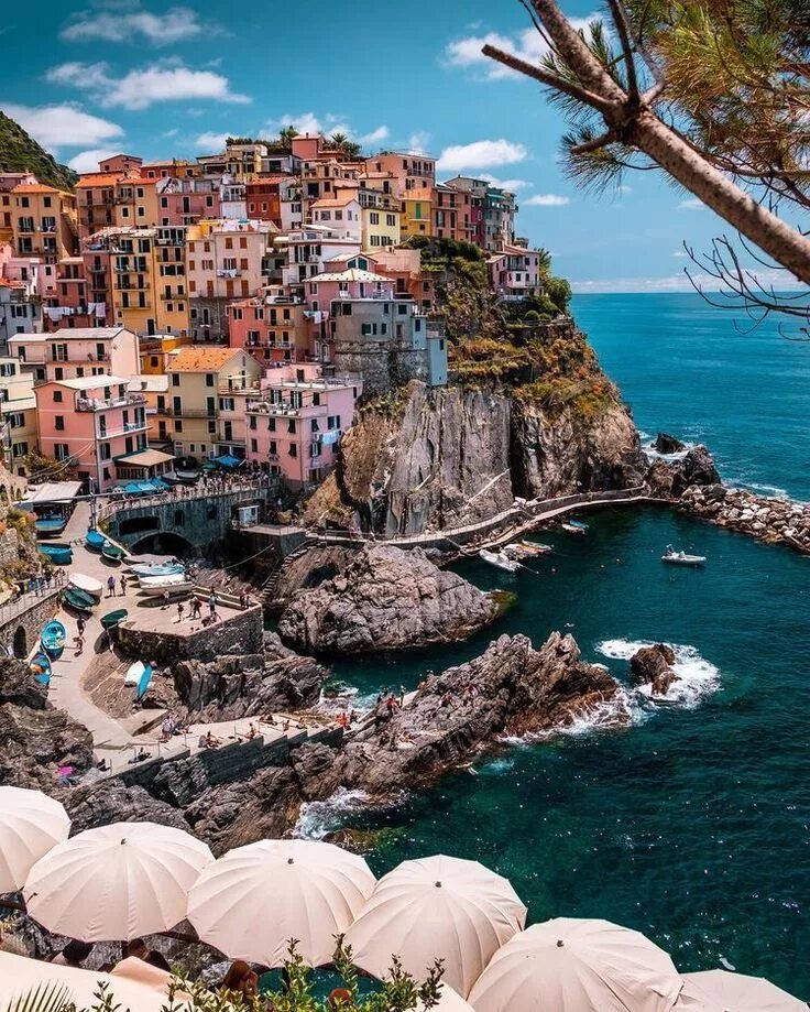 Terra italia. Чинквитерра италия. Лигурия италия чинкве терре. Чинкве терре риомаджоре. Terra italia.