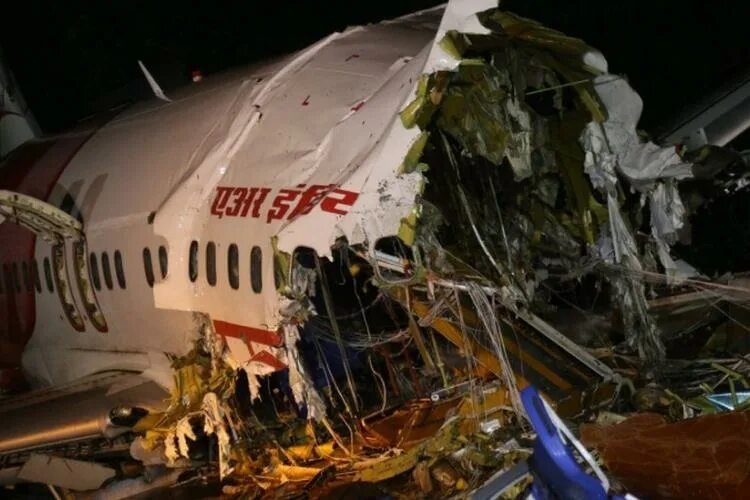 Катастрофа ужасный. Авиакатастрофы Боинга 737-800 Air India. Авиакатастрофа 1996 Боинг 747.