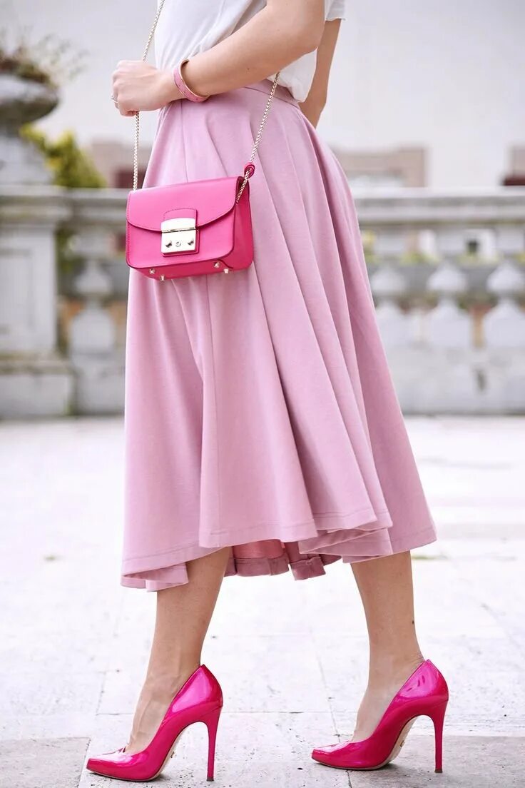 Наденешь розовое платье. Сумка Furla Metropolis фуксия. Клатч фуксия фурла. Сумки фурла пыльно розовые.