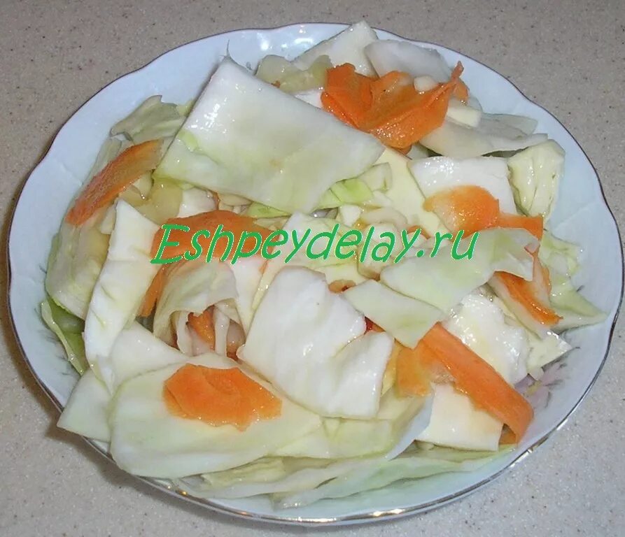 капуста по корейски. квашеная и соленая капуста. специи для квашеной капусты. капуста белокочанная квашеная. маринованная капуста с чесноком и маслом.