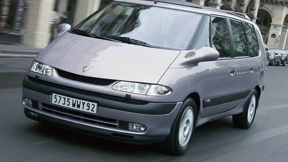 В белый фон. Рено эспейс 3 2. Рено эспейс 3 2. Минивэн рено эспейс 3. 2 тд.