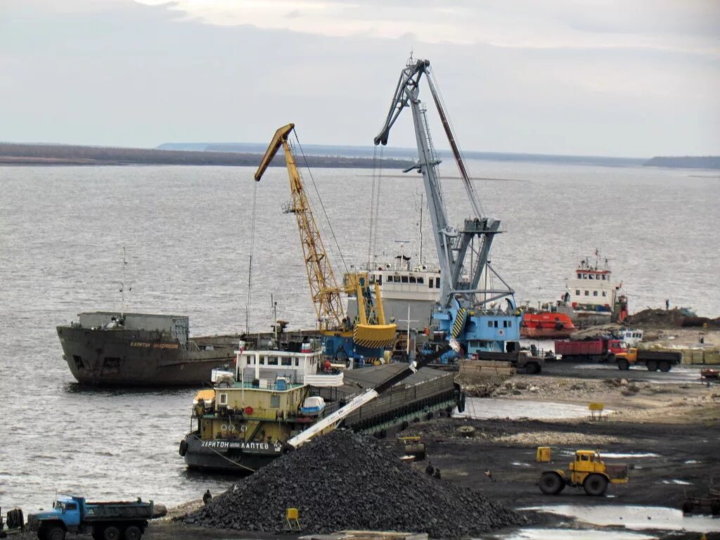 Северный завоз уголь. АО ХМТП Хатангский морской торговый порт. Морской порт Хатанга. Хатанга ХМТП. Хатанга Речной порт.