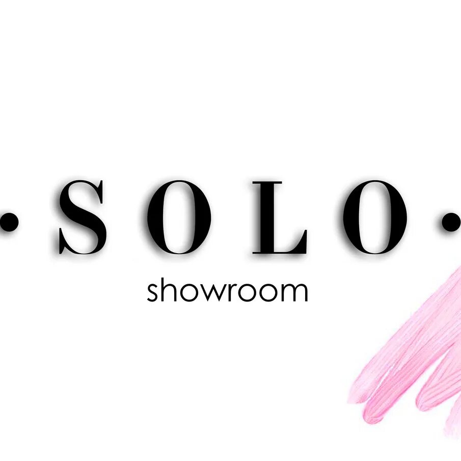 Showroom solo. Solo магазин одежды. Шоурум лого.