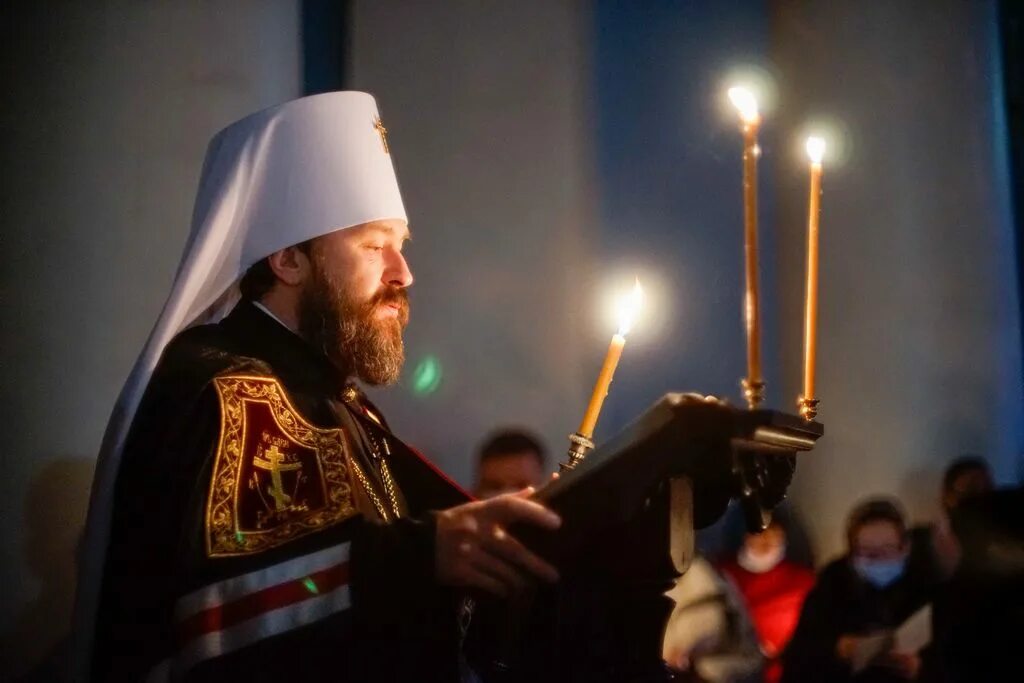 Утреннее правило во время великого поста слушать. Священник на службе. Священники на службе в Великий пост. Часы митрополита.