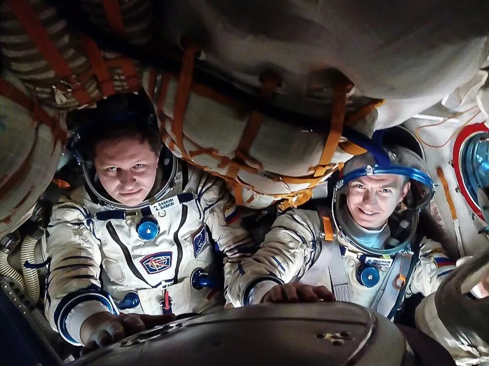 Самый молодой космонавт побывавший. Бабкин космонавт роскосмос. николай тихонов космонавт. андрей николаевич бабкин. андрей николаев космонавт.