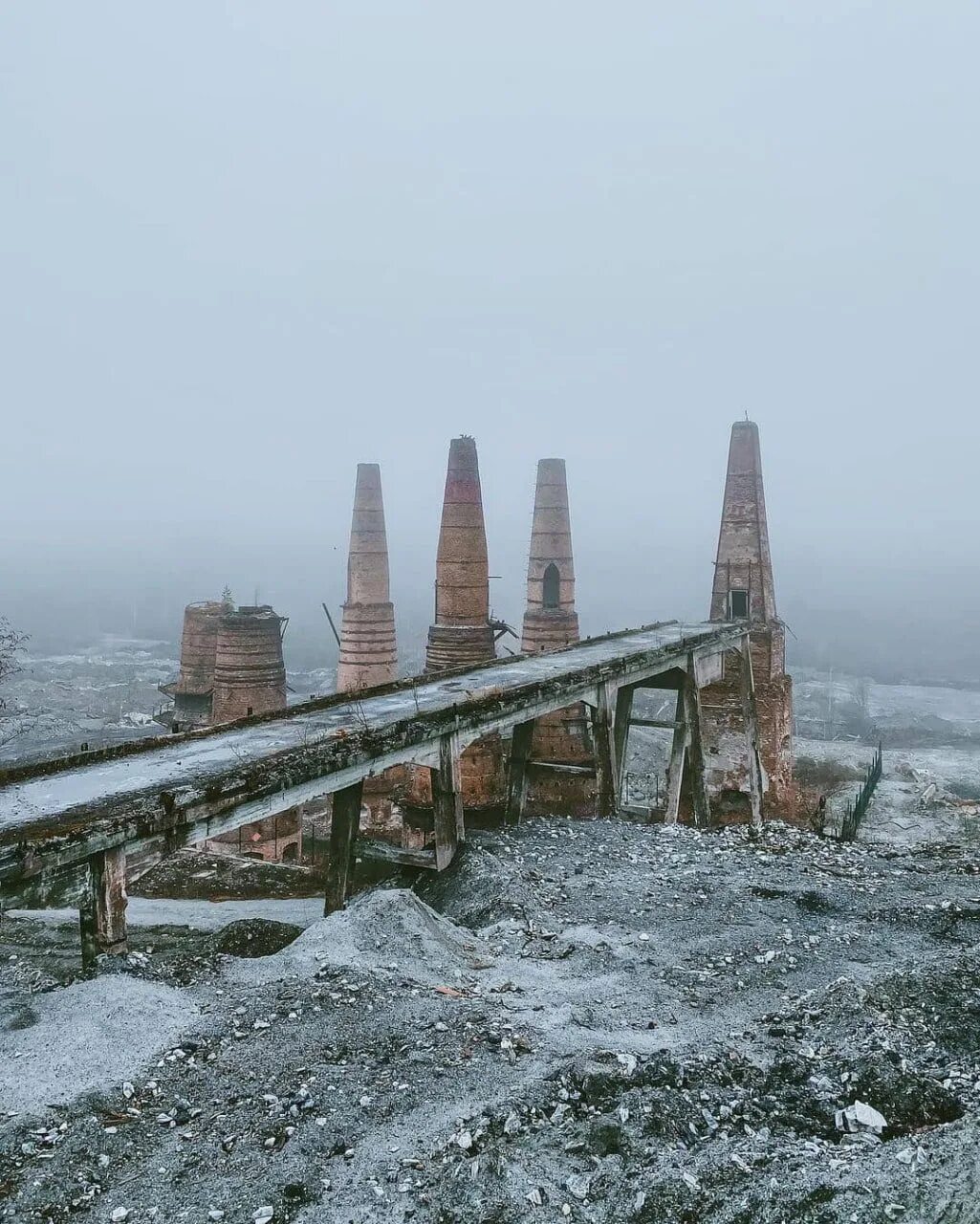 Заброшенный мраморный завод рускеала. Мраморный завод рускеала. Мраморный завод рускеала. Заброшенный мраморный завод в карелии. Мраморно известковый завод рускеала.