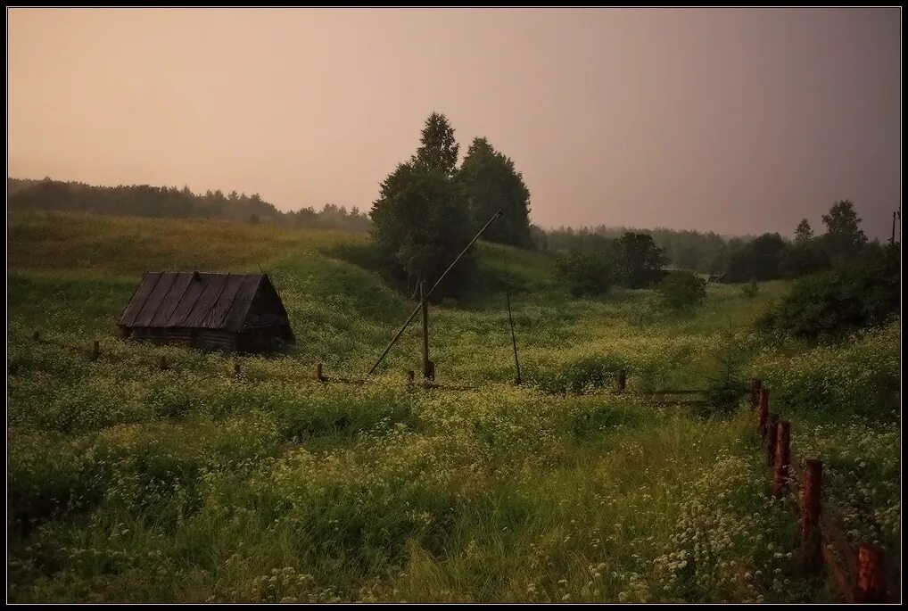 После деревне. Деревня после дождя. Дождь в деревне. Пасмурный день в деревне. Дождливый день в деревне.