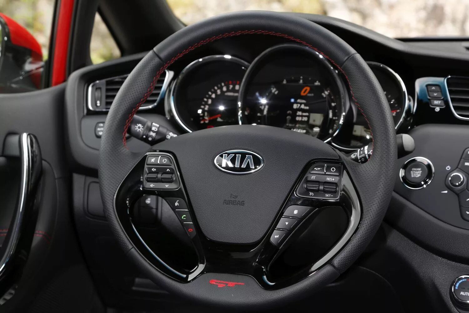 Сид джи. Kia Ceed 2 gt. Kia cee'd gt 2014. Kia Ceed gt 2015 салон. Kia Pro Ceed gt.